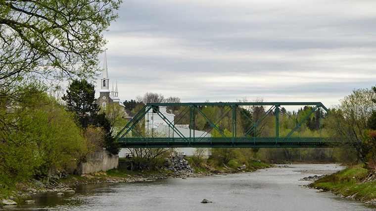 Église et pont de Saint-Côme-Linière